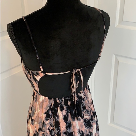 Black & pink open back with tie - Picture 3 of 8